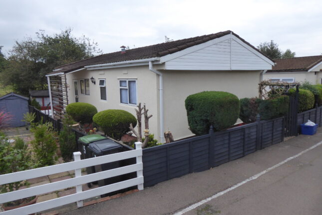Photo: 2 bedrooms, The Elms Park, Essex