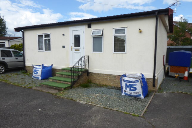 Photo: 2 Bedrooms, Green Park, Gloucestershire