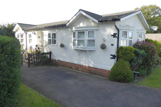 Photo: 2 Bedrooms, Upper Farm Park, Surrey