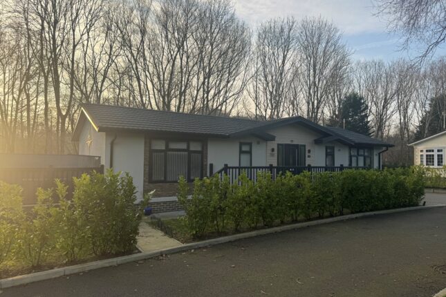 Photo: 2 Bedrooms, Warren Park, Surrey