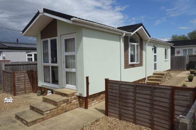 Photo: 2 Bedrooms, Westfield Close Park, Oxfordshire