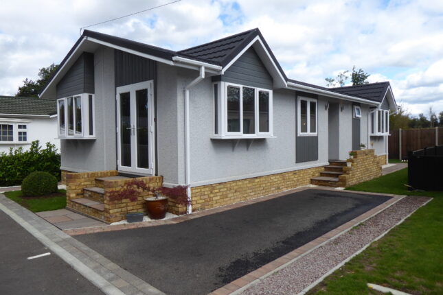 Photo: 2 Bedrooms, Hermitage Park, Berkshire