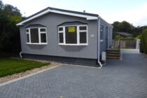 Photo: 2 Bedrooms, Surrey Hills Park, Surrey