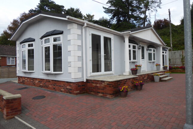 Photo: 2 Bedrooms, Underhill Park, Devon