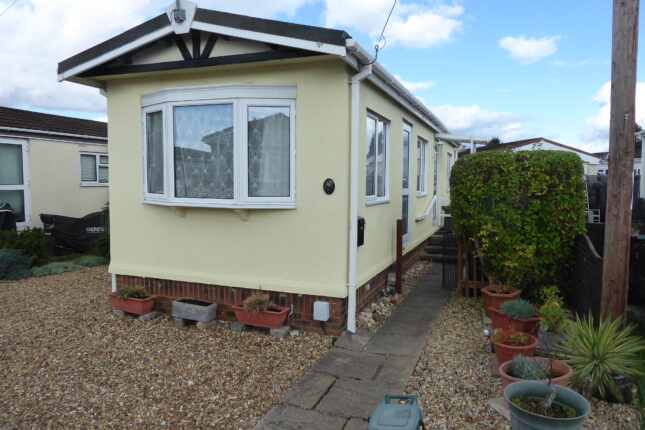 Photo: 1 Bedroom, The Willows Park, Surrey