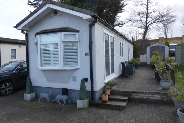 Photo: 2 Bedrooms, Willows Riverside Park, Berkshire