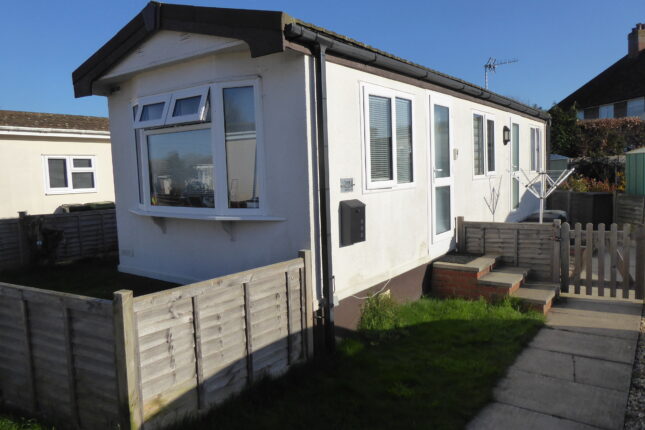 Photo: 1 Bedroom, Meadow Park, Hampshire