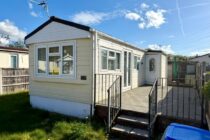 Photo: 2 Bedrooms, Warren Farm Park, Surrey
