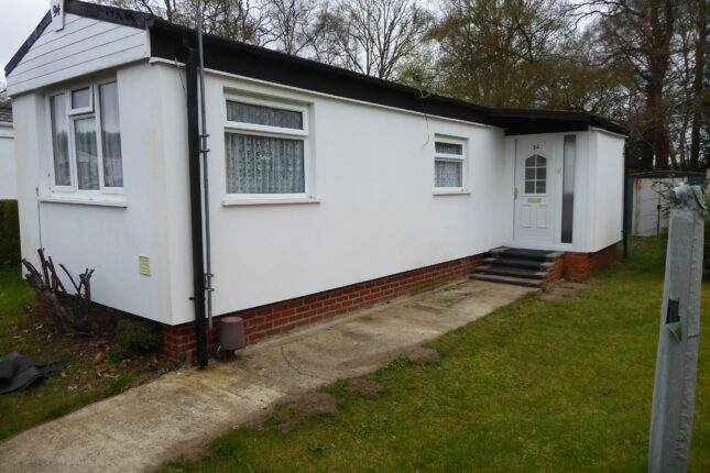 Photo: 2 Bedrooms, Warren Farm Park, Surrey