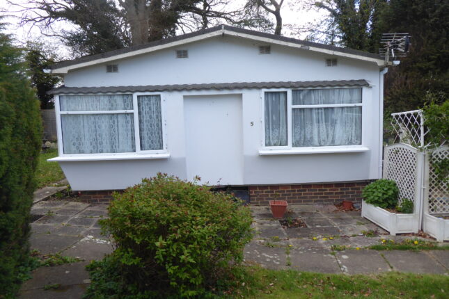 Photo: 2 Bedrooms, Roof of the World, Surrey