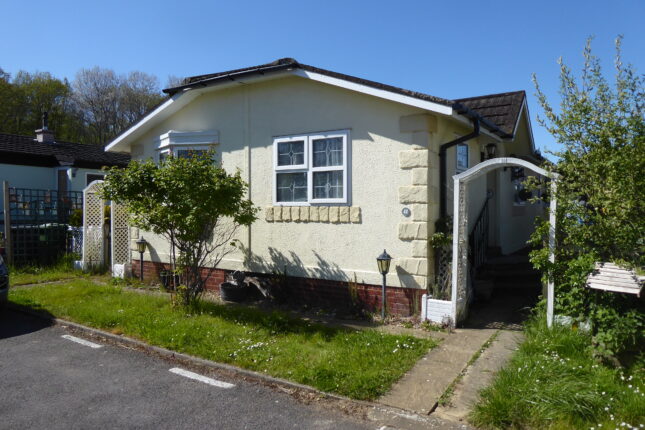 Photo: 2 Bedrooms, Whitehill Park, Hampshire