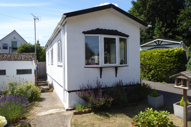 Photo: 1 Bedroom, The Oaks, Hampshire
