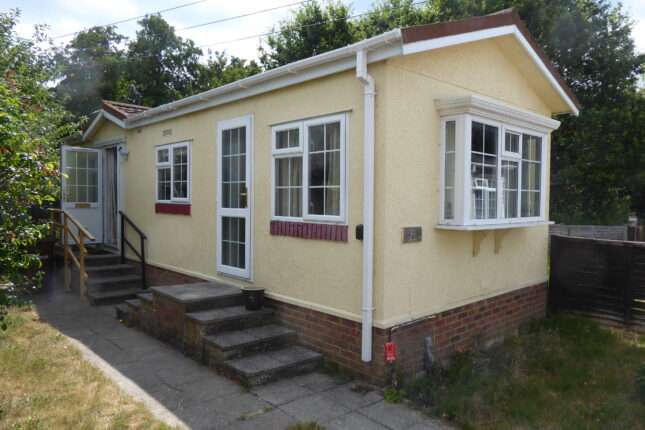 Photo: 1 Bedroom, Brookside Park, Hampshire