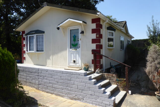 Photo: 2 Bedrooms, Pound Lane Park, Surrey